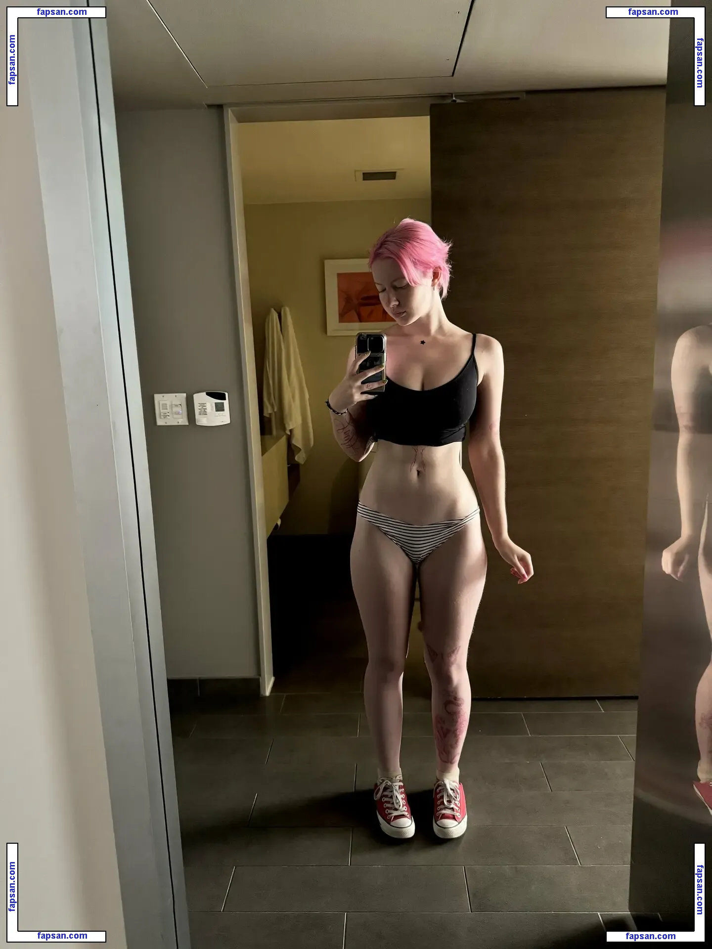Luvliii nude photo #0103 from OnlyFans