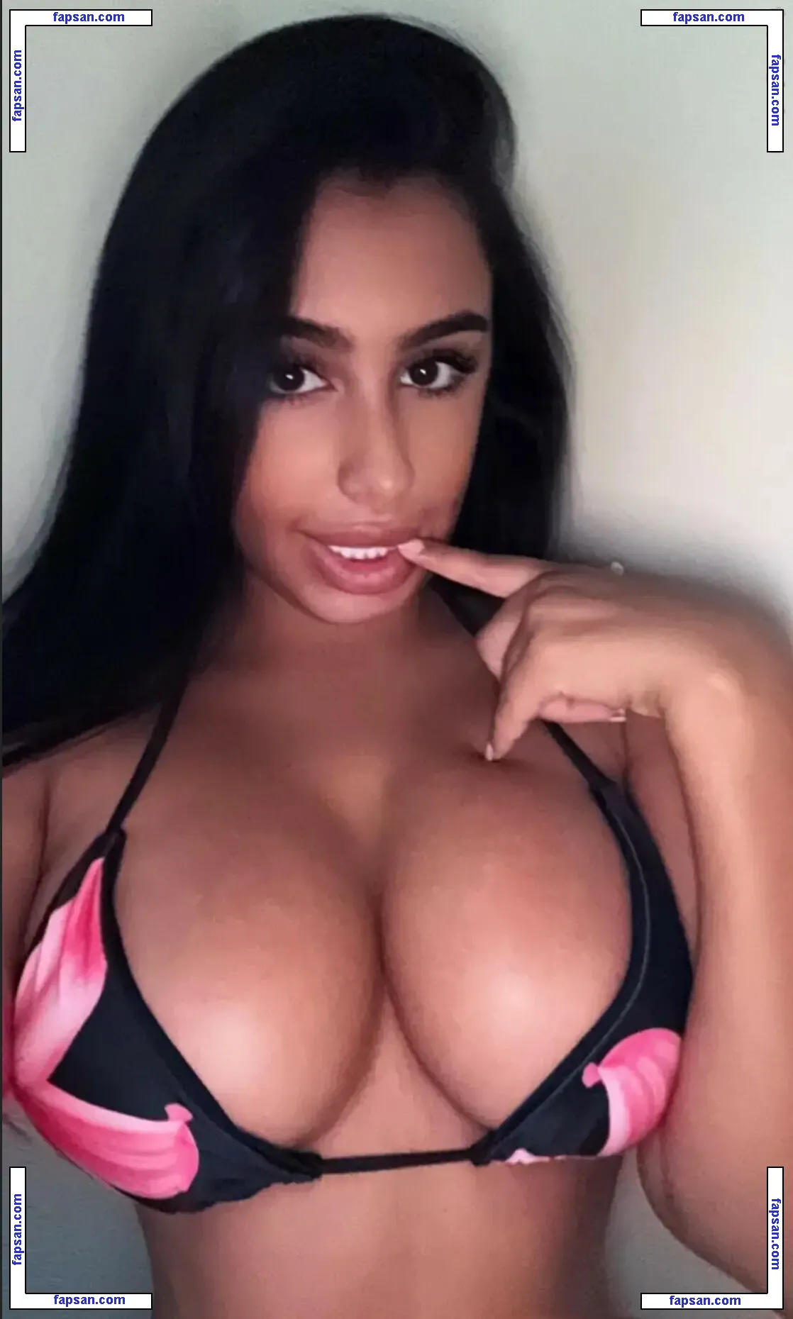 Luxy_Capi голая фото #0032 с Онлифанс