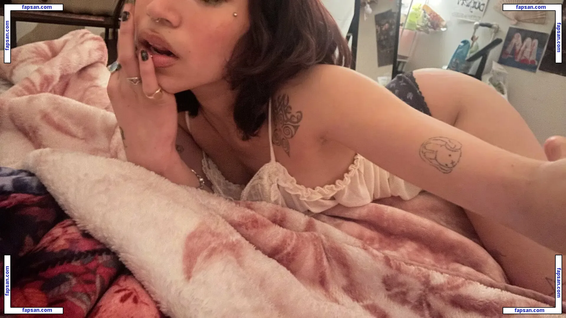 lycheenotes голая фото #0006 с Онлифанс