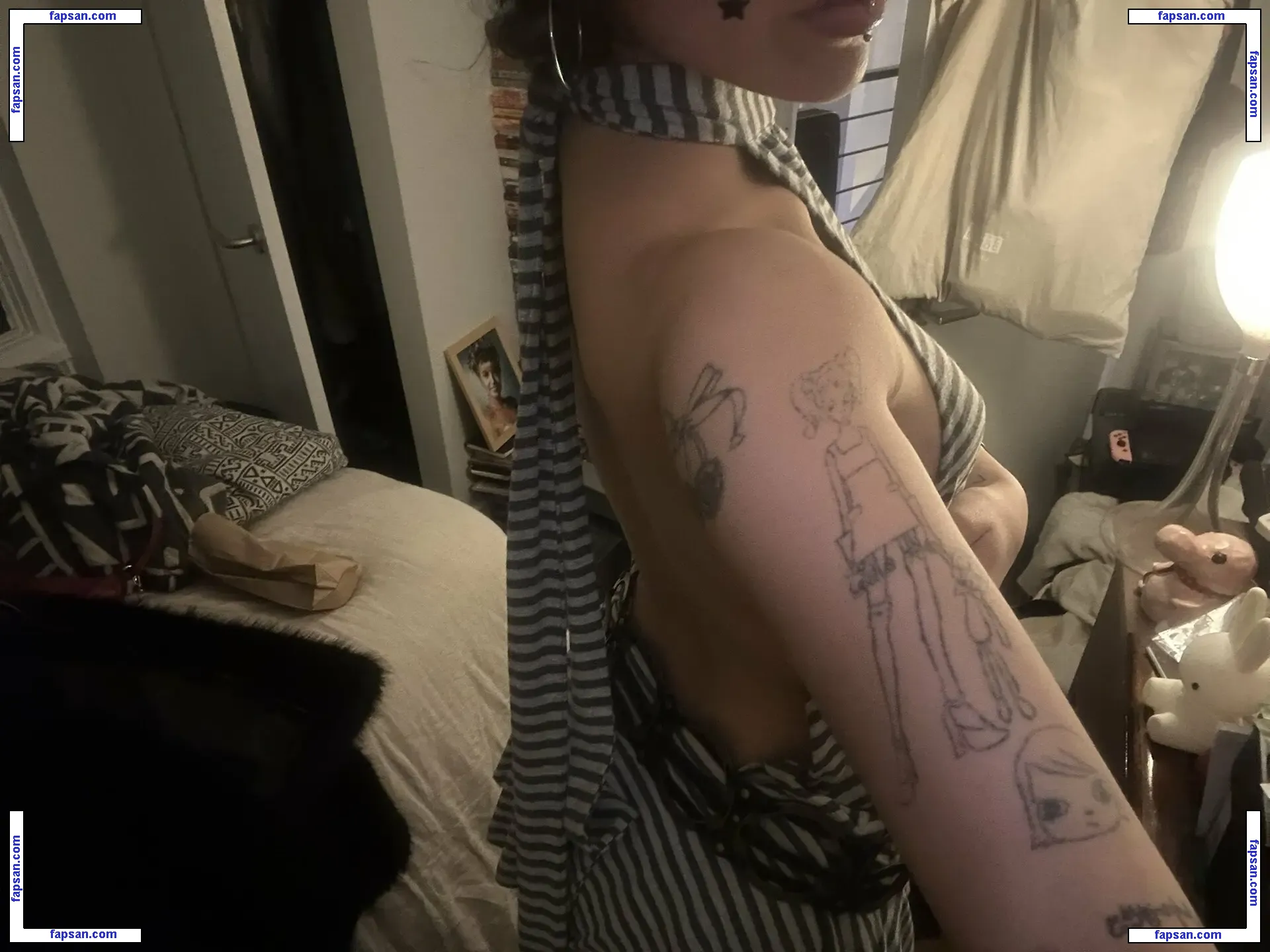 lycheenotes голая фото #0008 с Онлифанс