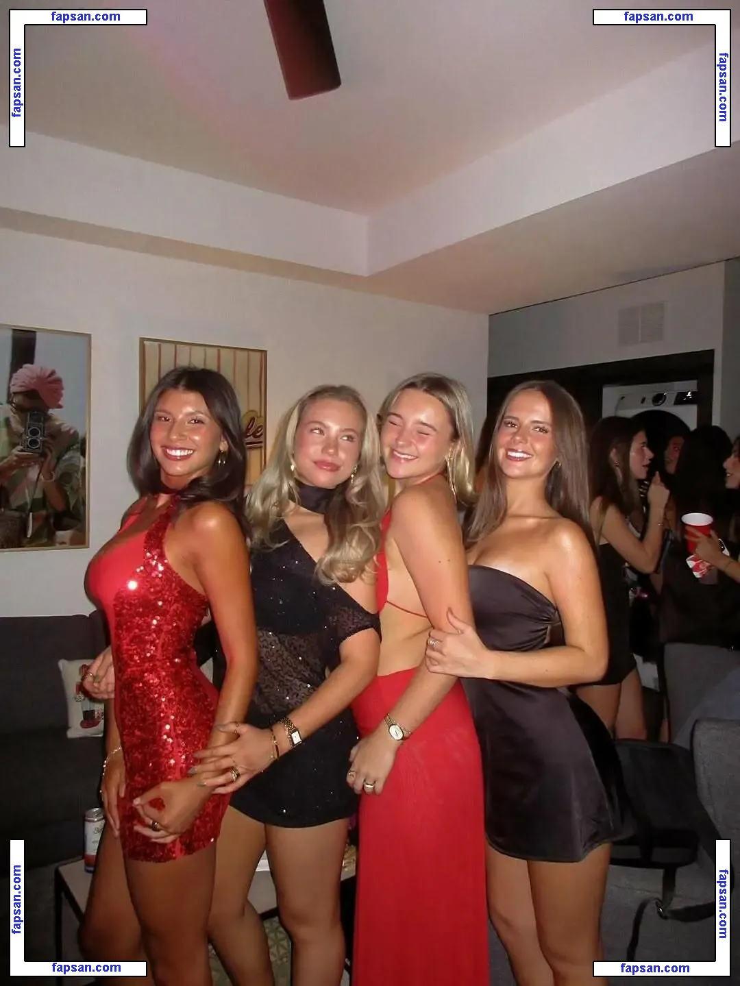 Lydia Lowry голая фото #0032 с Онлифанс