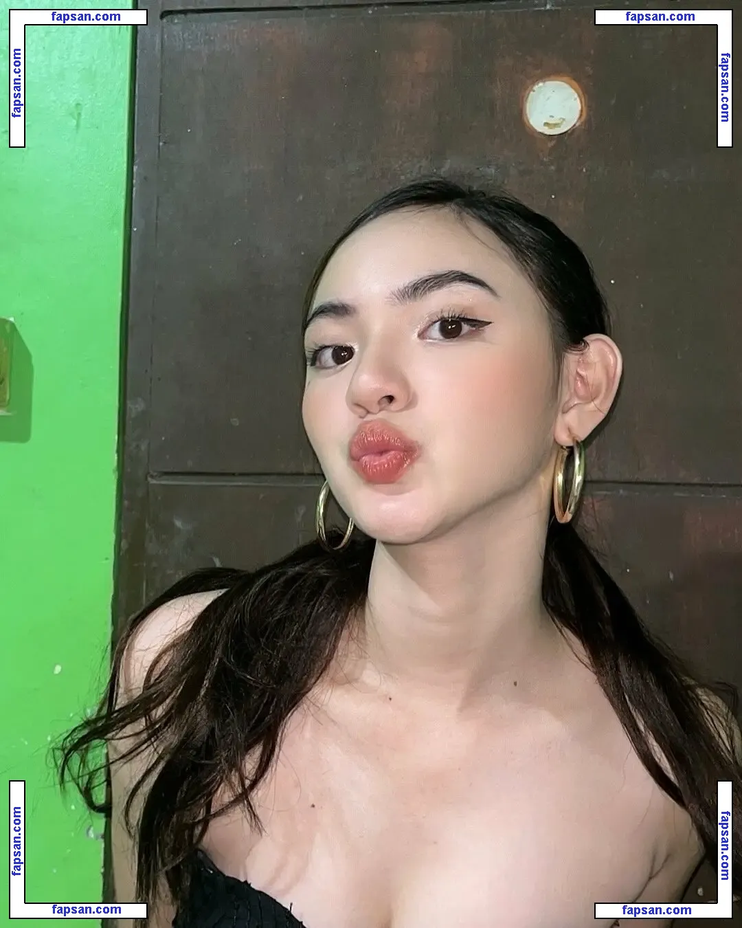 Lyndin Daphne Cruz nude photo #0010 from OnlyFans