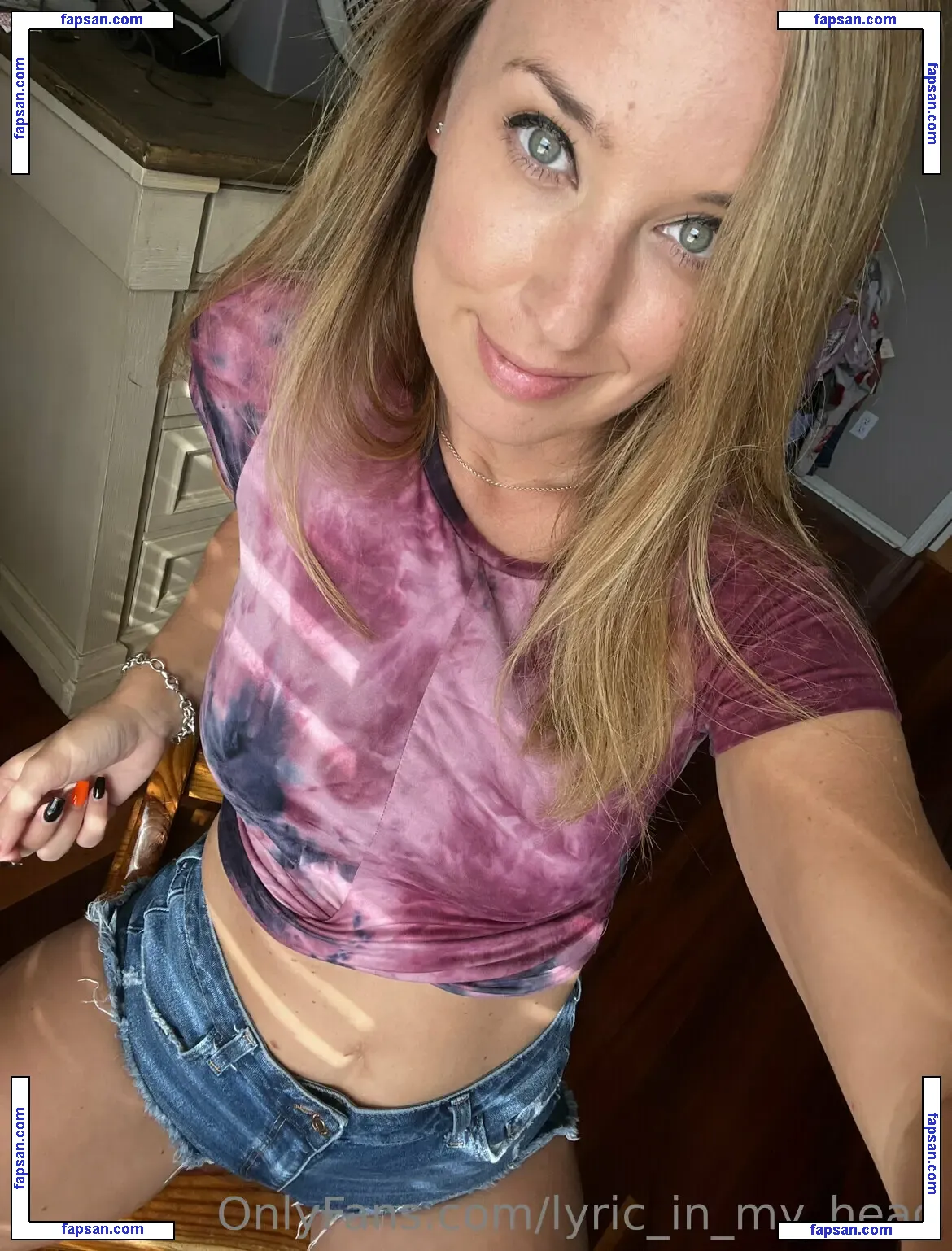 lyric_in_my_head nude photo #0089 from OnlyFans