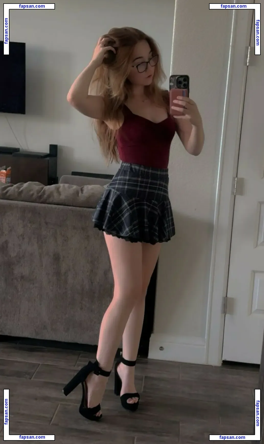 Lyssaurora nude photo #0297 from OnlyFans