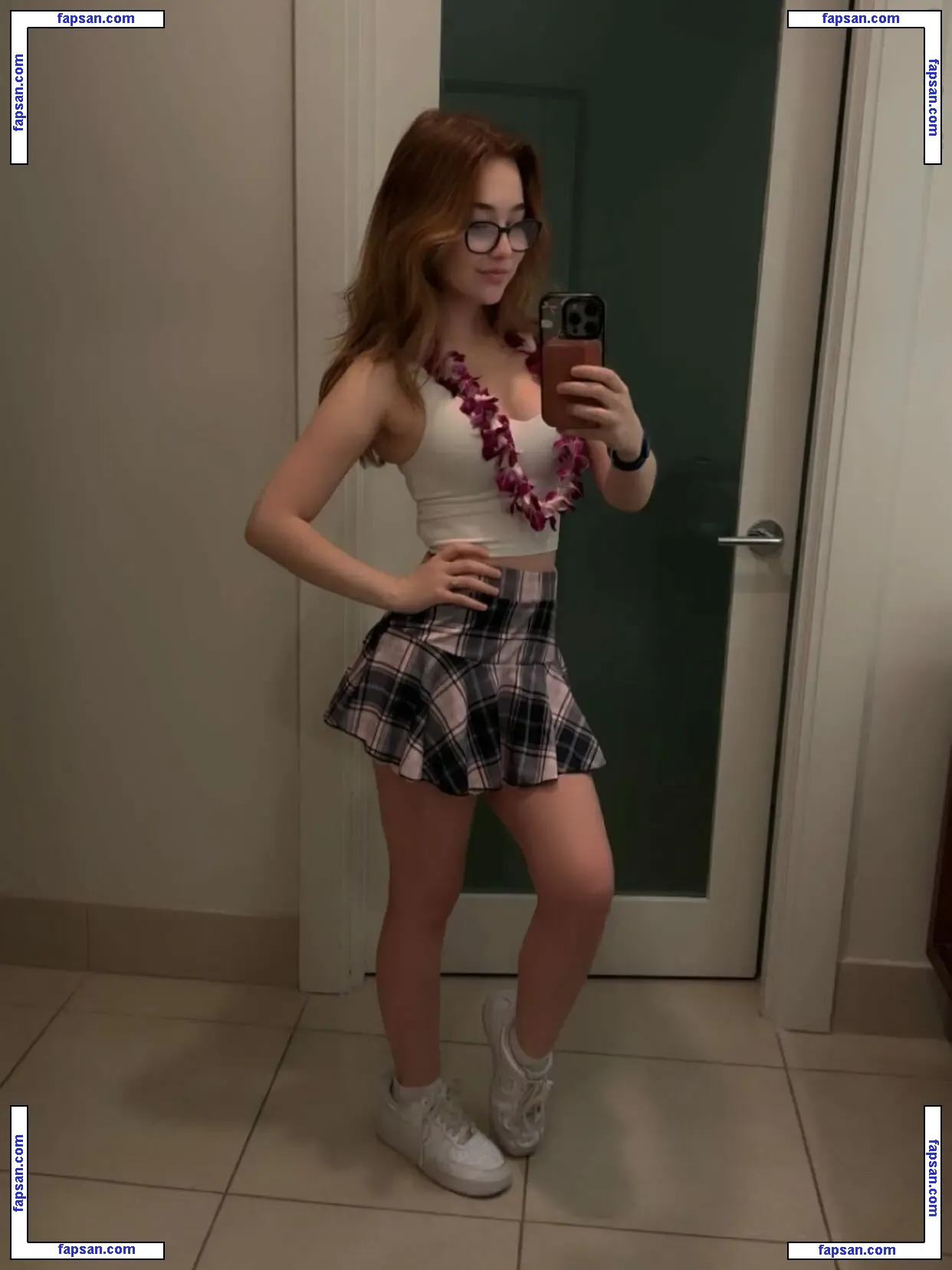 Lyssaurora nude photo #0346 from OnlyFans