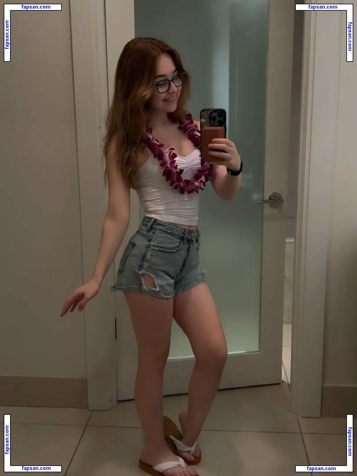 Lyssaurora nude photo #0347 from OnlyFans