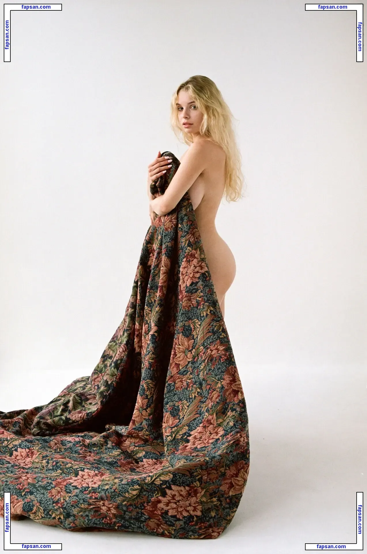 lyubovvomne nude photo #0924 from OnlyFans