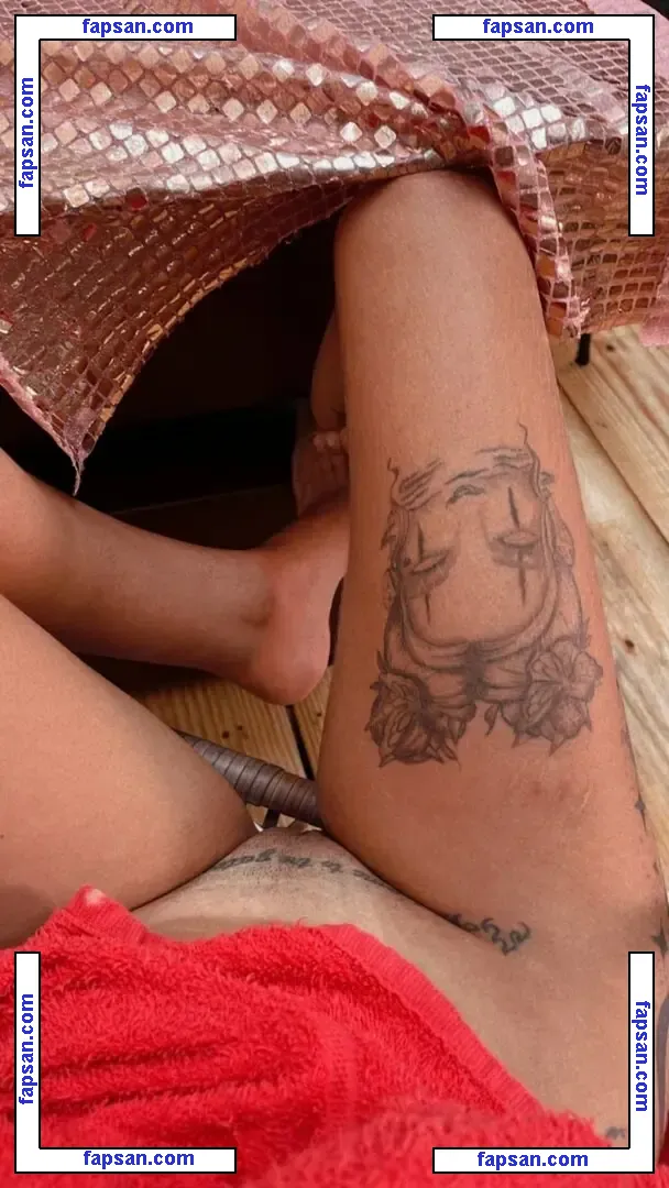 Lyvia Fireeweed голая фото #0002 с Онлифанс