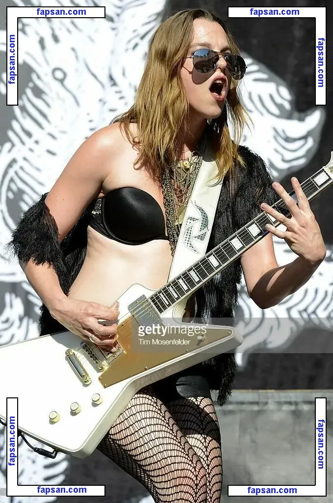 Lzzy Hale голая фото #0002 с Онлифанс