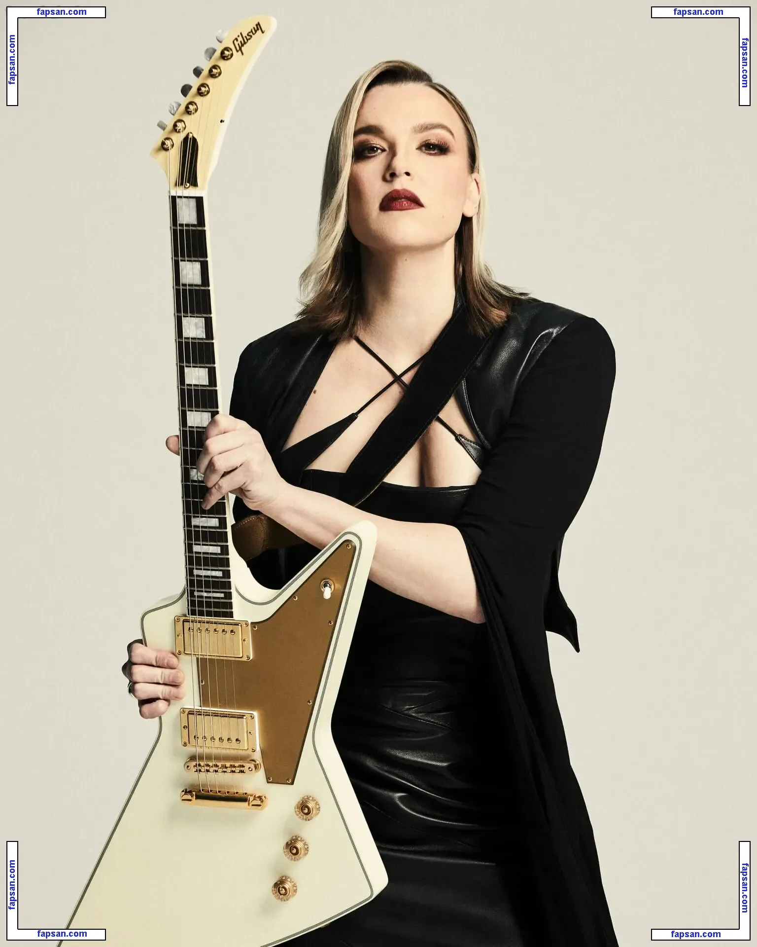Lzzy Hale голая фото #0010 с Онлифанс