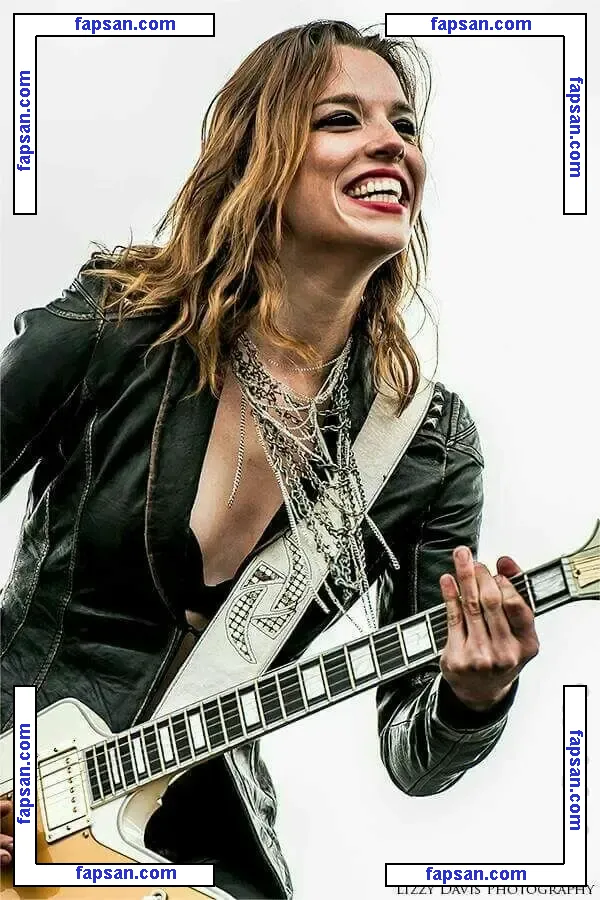 Lzzy Hale голая фото #0013 с Онлифанс