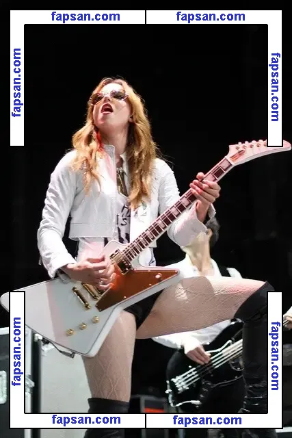 Lzzy Hale голая фото #0017 с Онлифанс