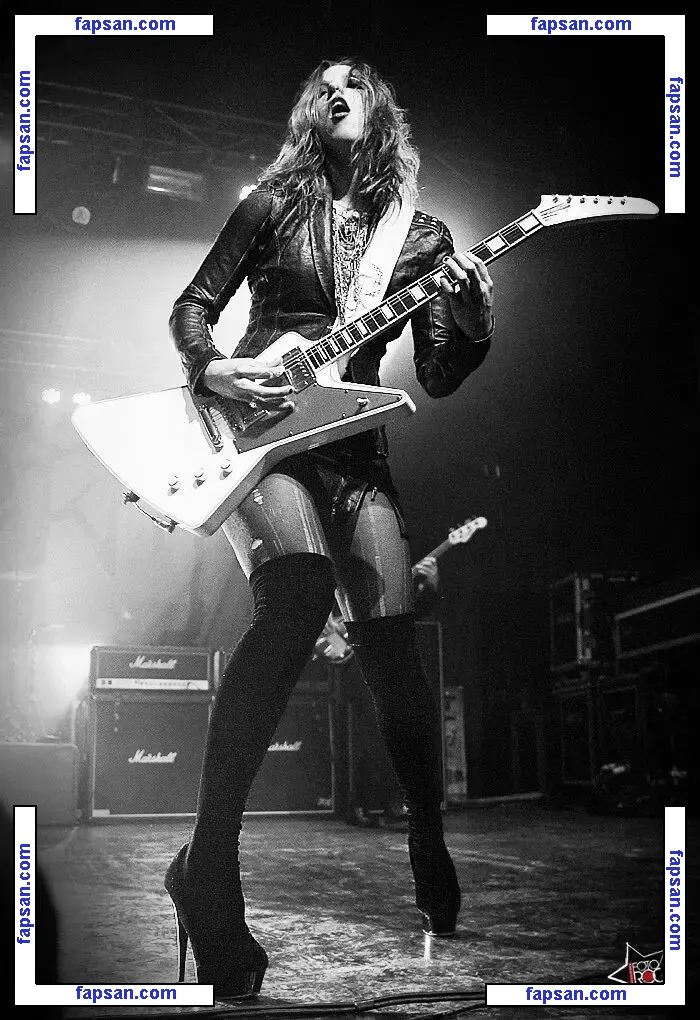 Lzzy Hale голая фото #0020 с Онлифанс