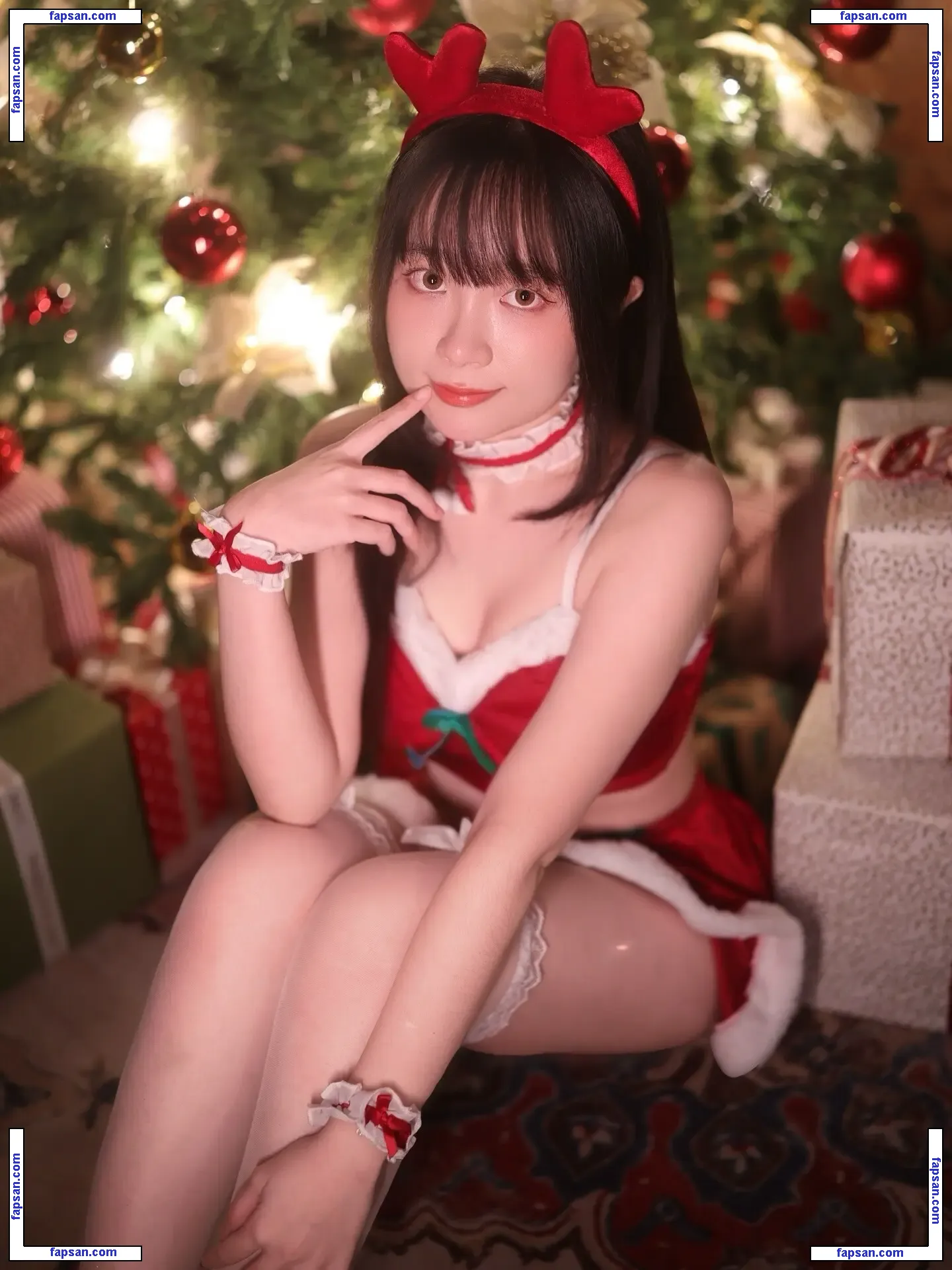 m092230 nude photo #0005 from OnlyFans