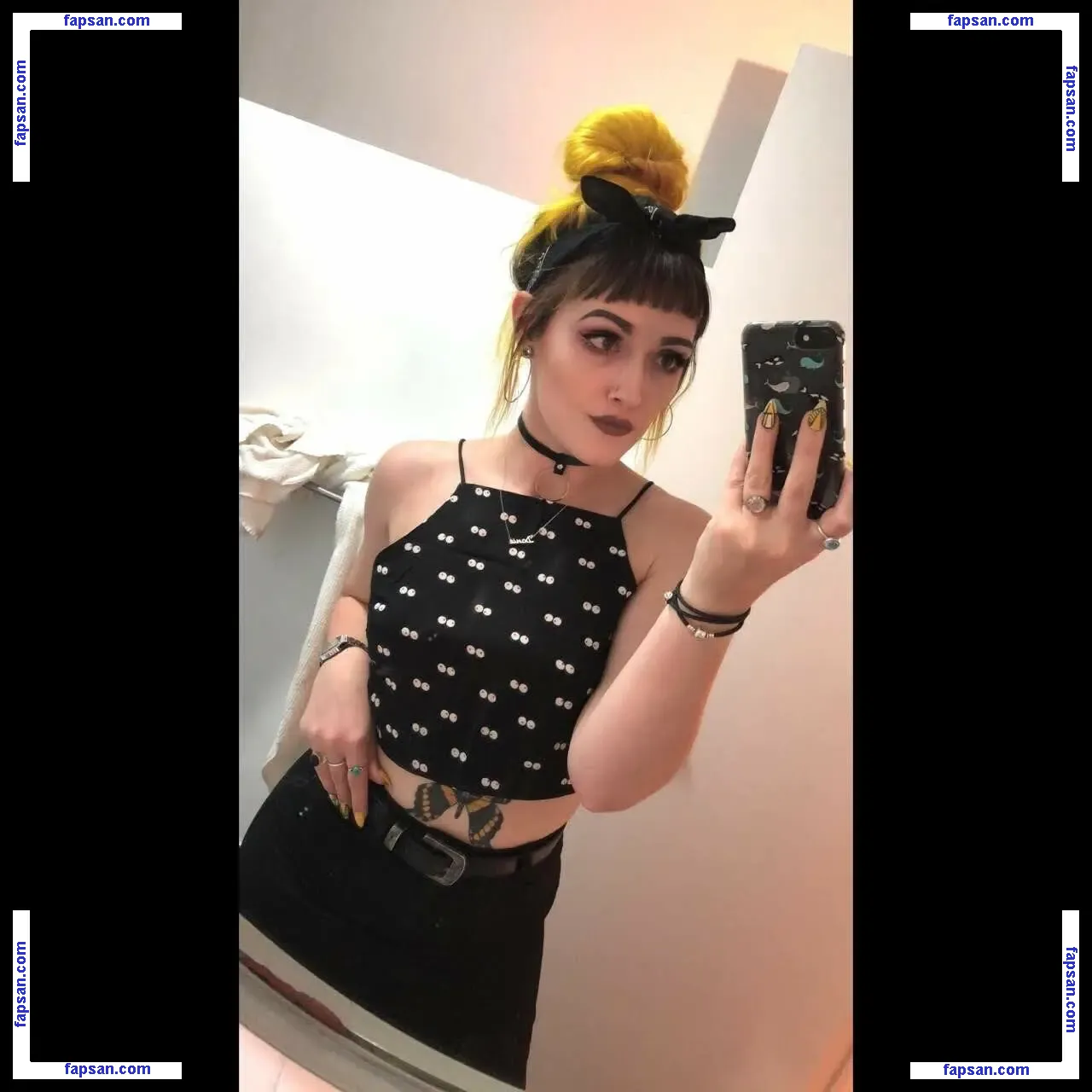 m0sh_mall0w nude photo #0003 from OnlyFans
