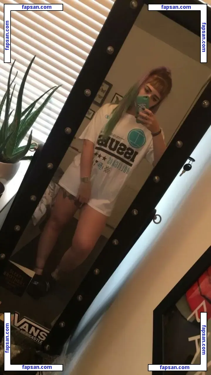 m0sh_mall0w nude photo #0018 from OnlyFans