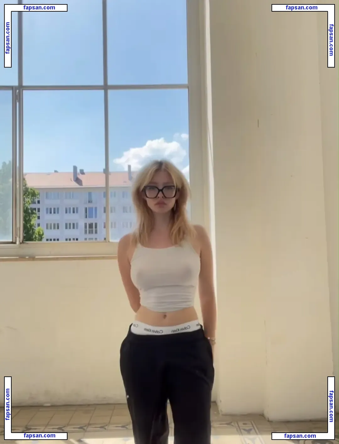 M.Avrelia голая фото #0001 с Онлифанс