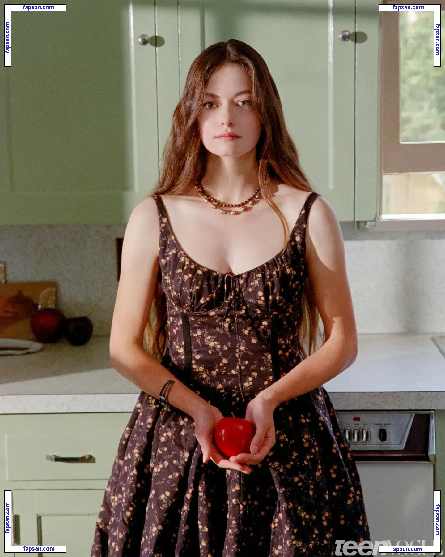 Mackenzie Foy nude photo #0023 from OnlyFans