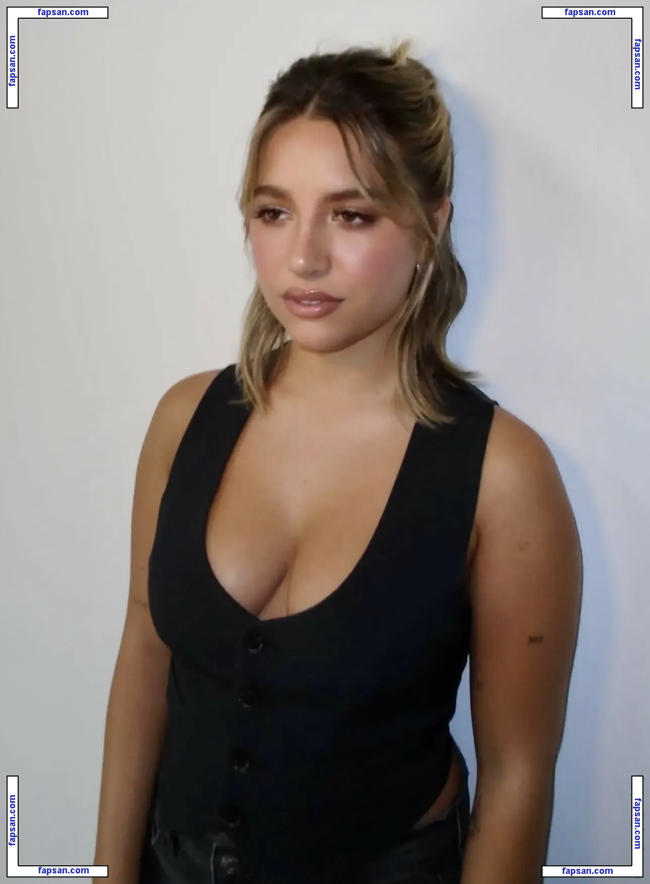 Mackenzie Ziegler nude photo #0449 from OnlyFans