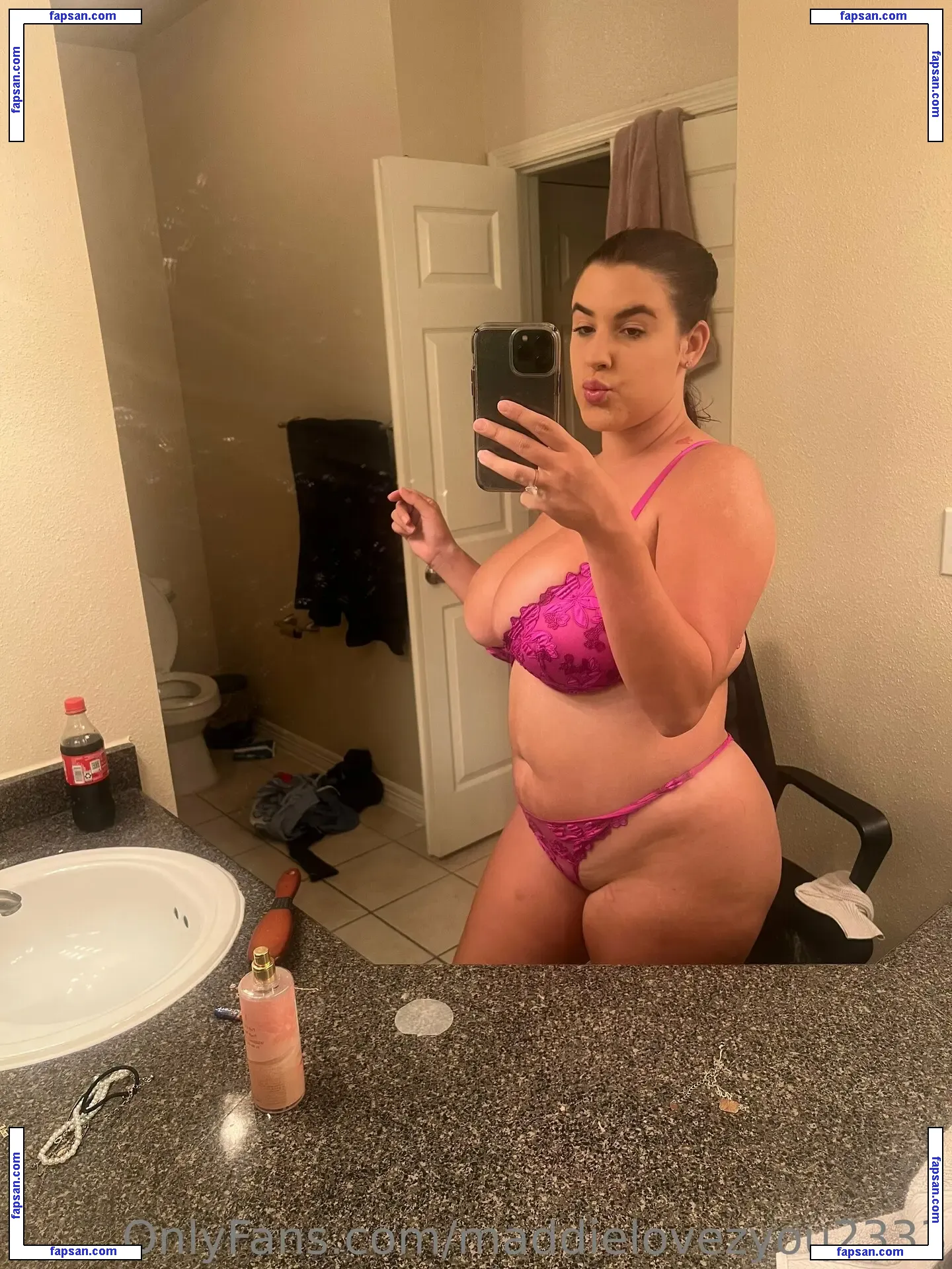 maddielovezyou2333 / maddie_xo14 nude photo #0033 from OnlyFans