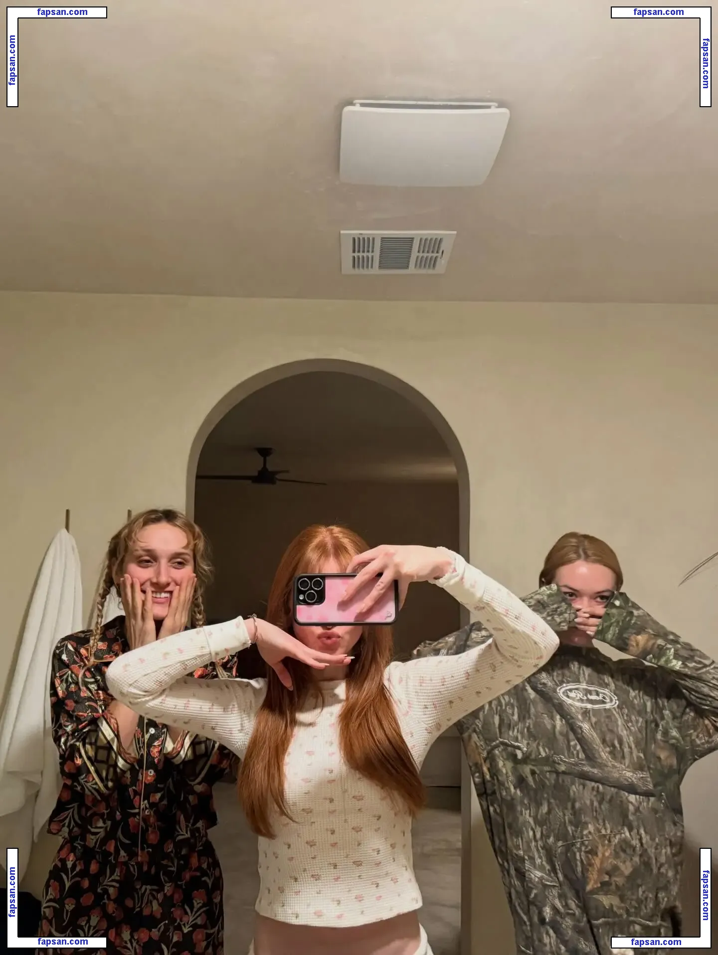 Madelaine Petsch голая фото #1379 с Онлифанс