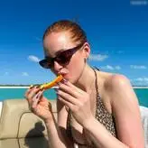 Madelaine Petsch голая #1236