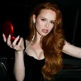 Madelaine Petsch голая #1316