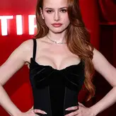 Madelaine Petsch голая #1333