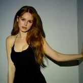 Madelaine Petsch голая #1381