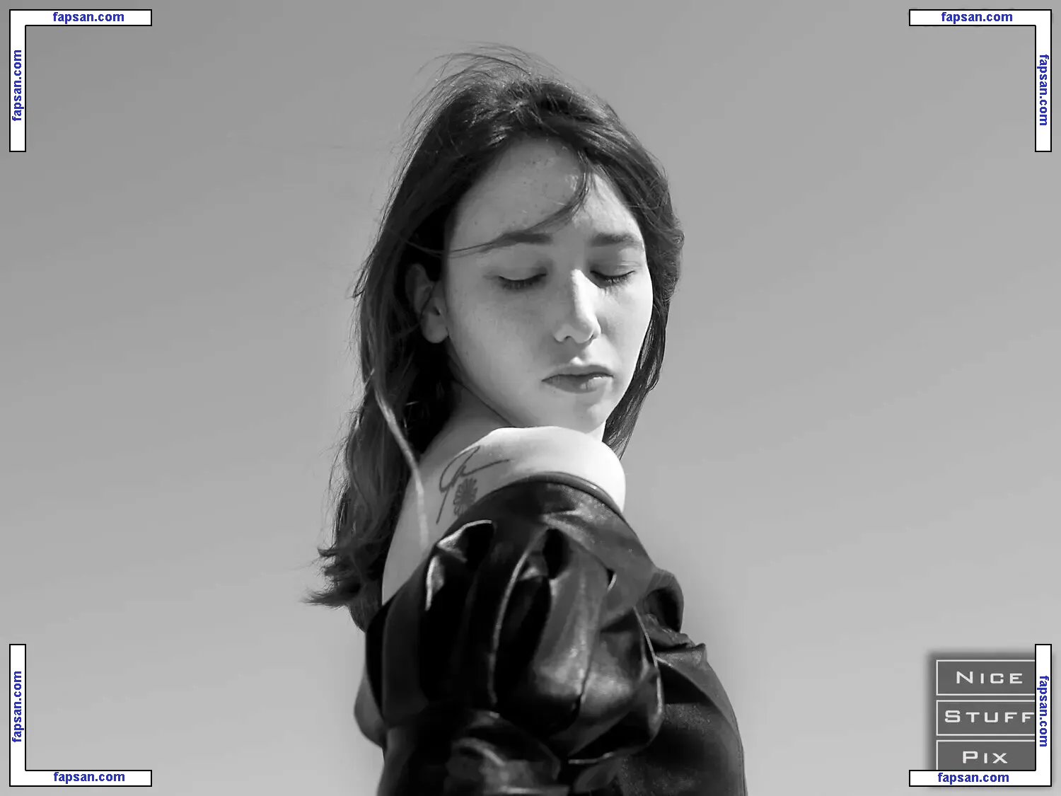 Madeline_Kay голая фото #0009 с Онлифанс