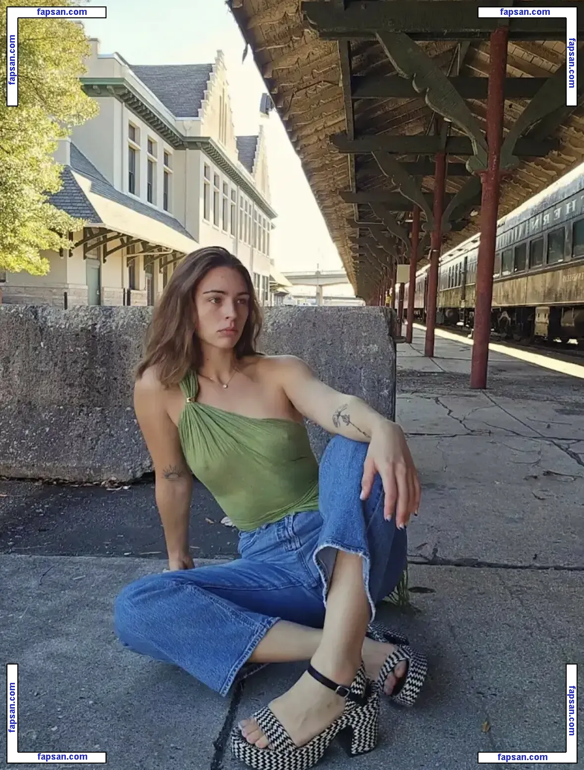 Madison Fry nude photo #0004 from OnlyFans