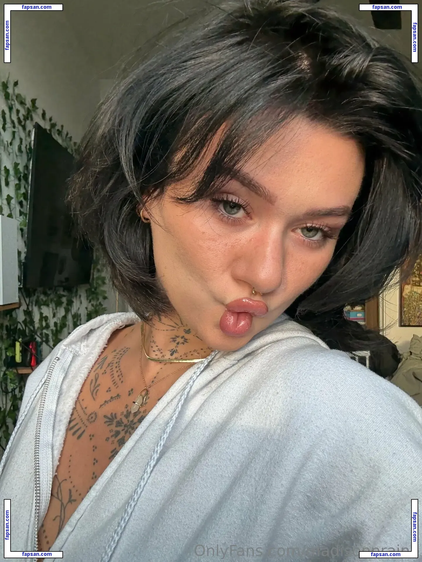 Madisonnrainn nude photo #0008 from OnlyFans