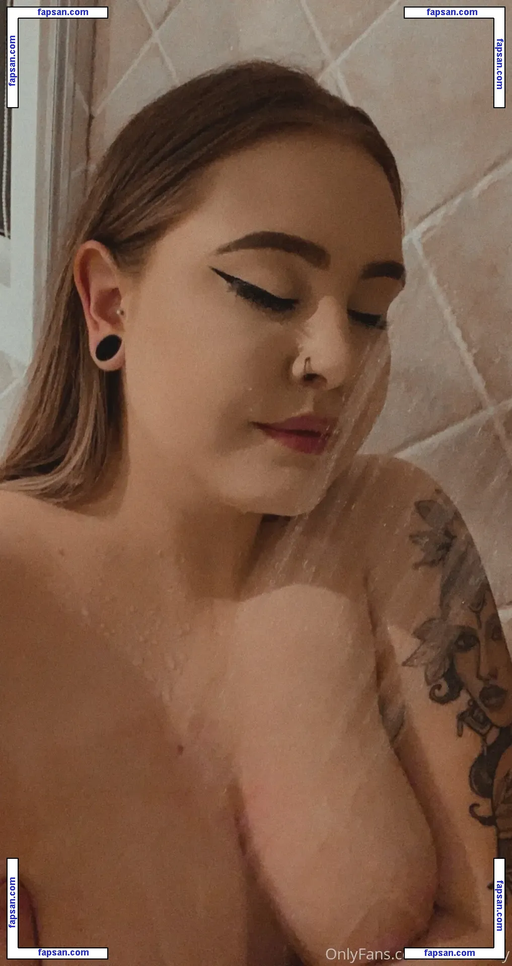 madxrosey / mads.loved nude photo #0027 from OnlyFans