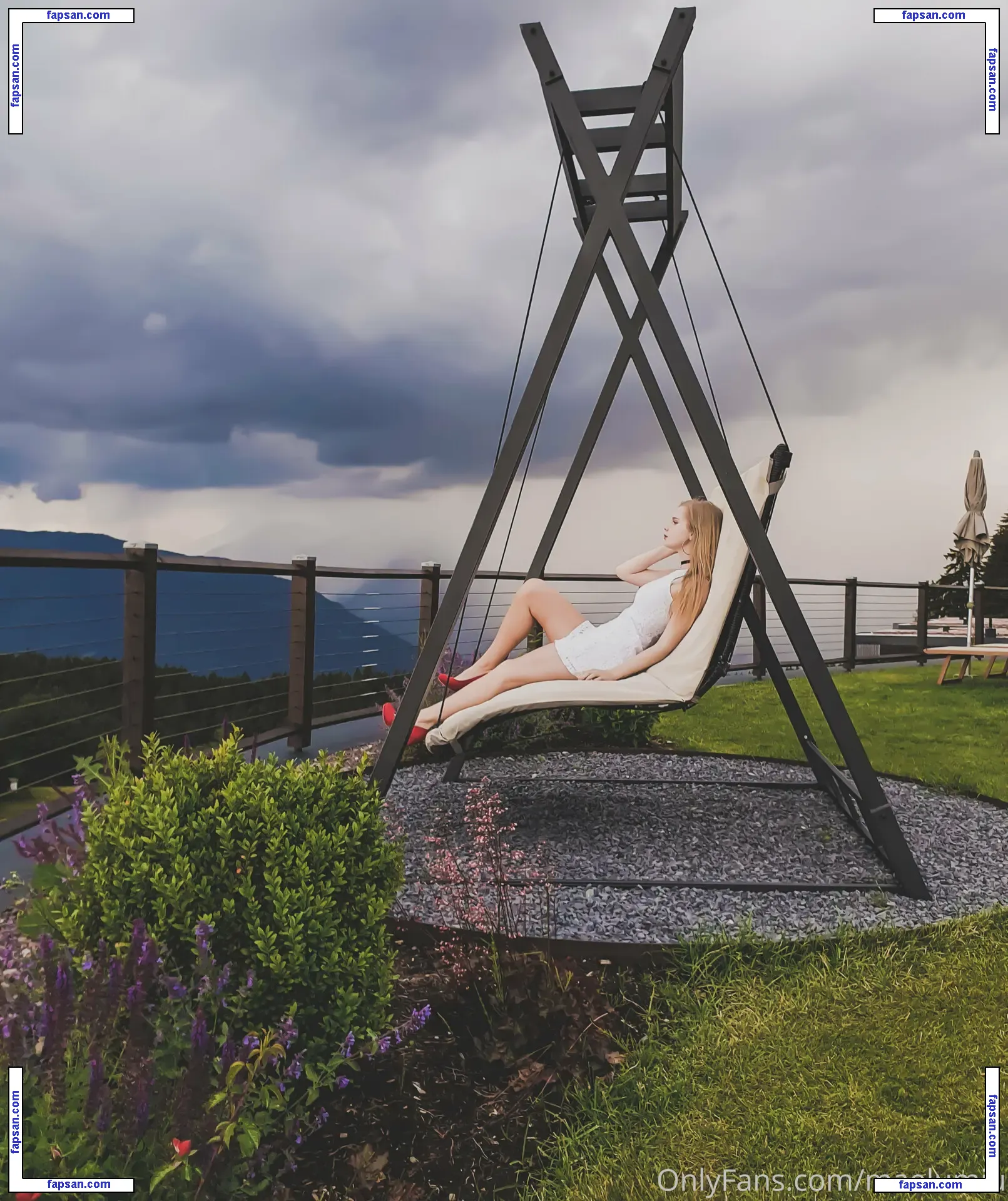 maelumiu nude photo #0006 from OnlyFans