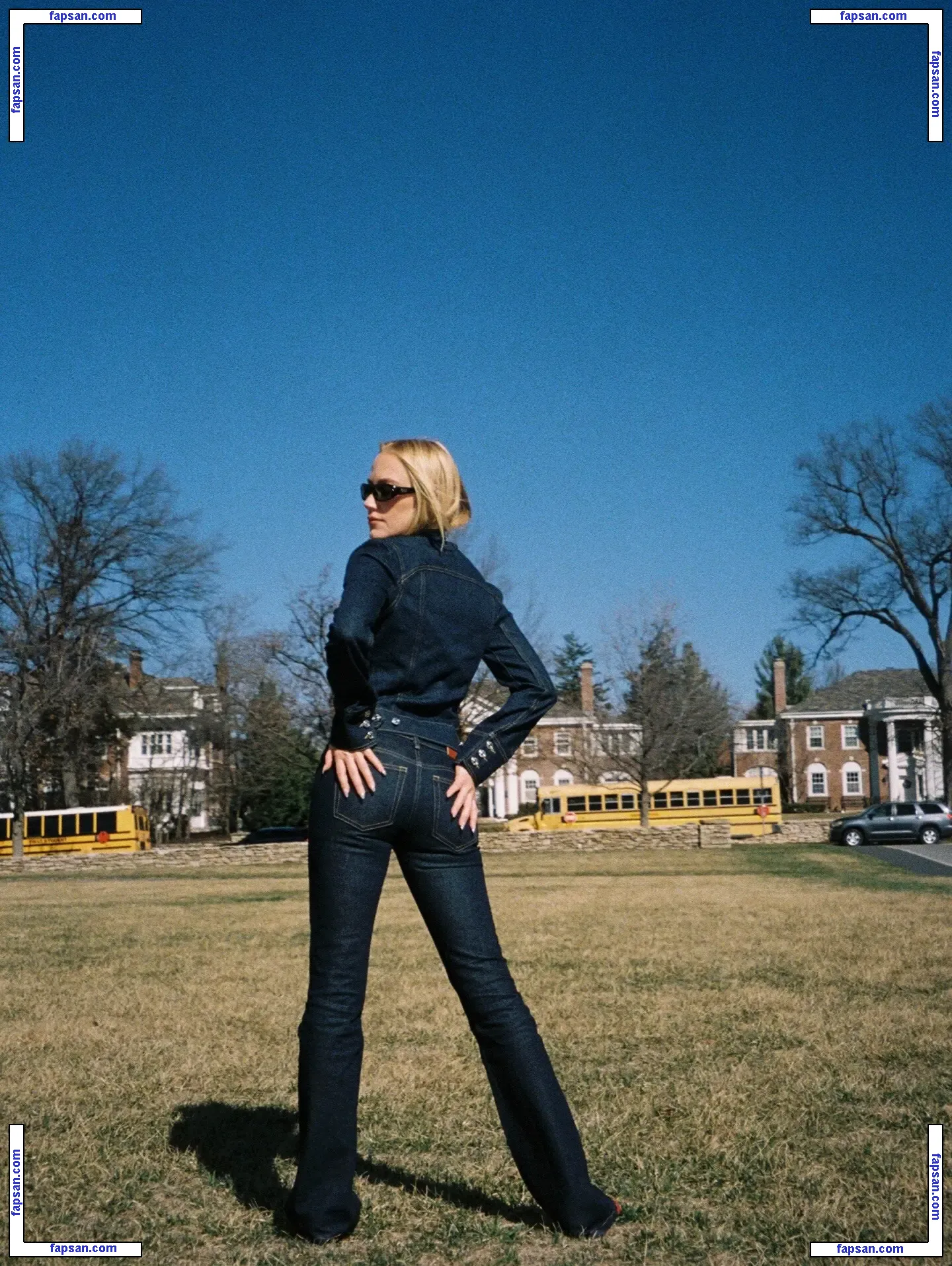 Maika Monroe голая фото #0370 с Онлифанс