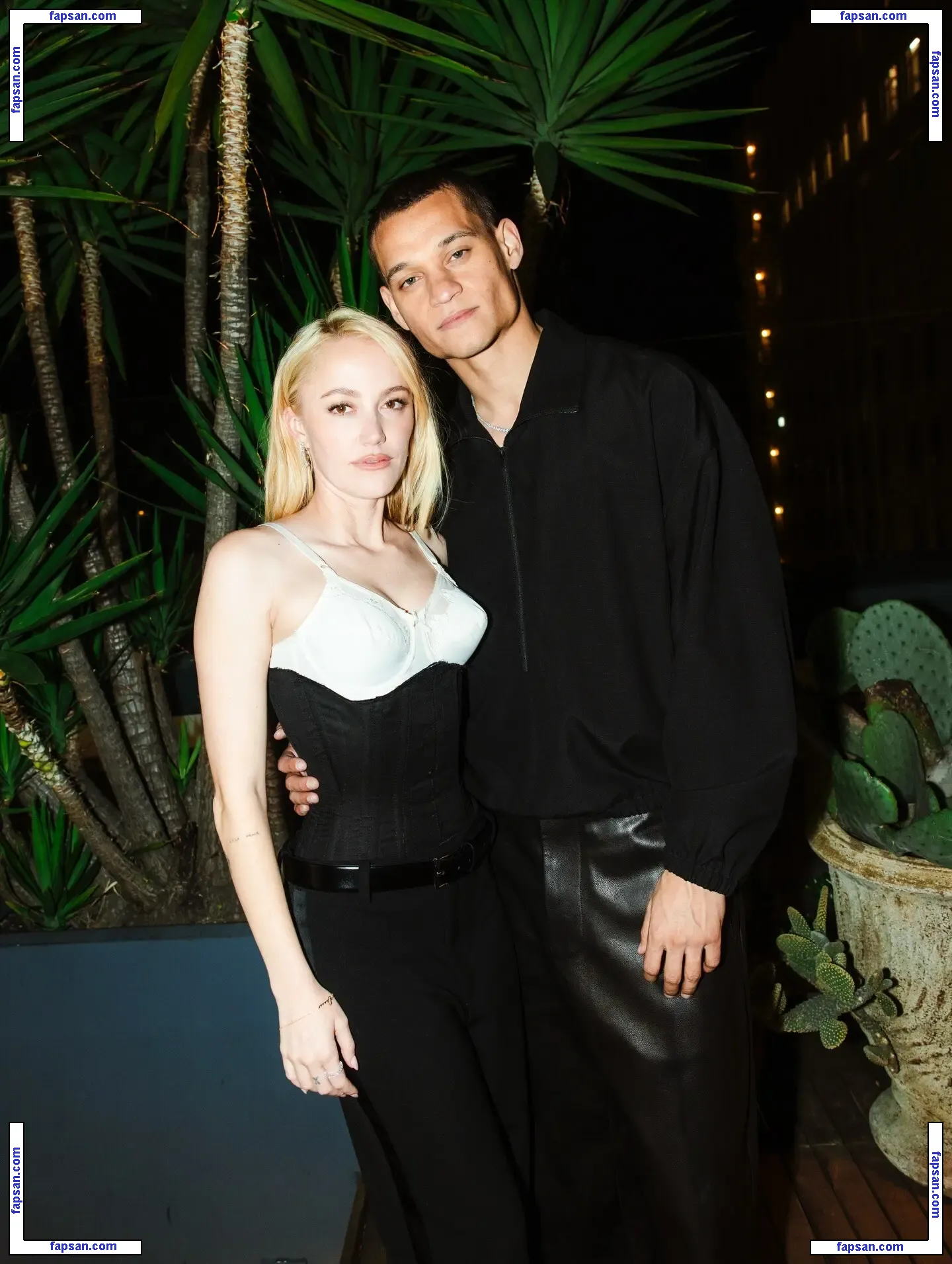 Maika Monroe голая фото #0371 с Онлифанс