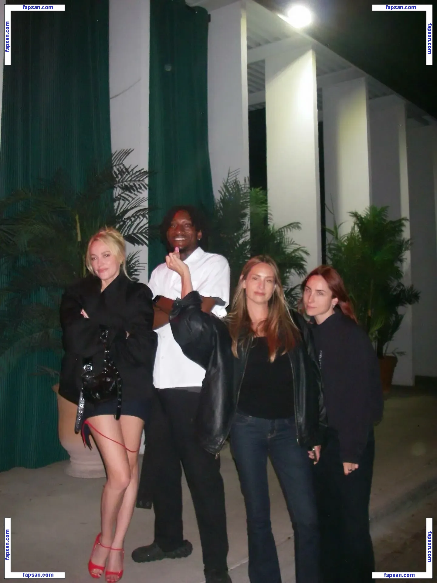 Maika Monroe голая фото #0373 с Онлифанс