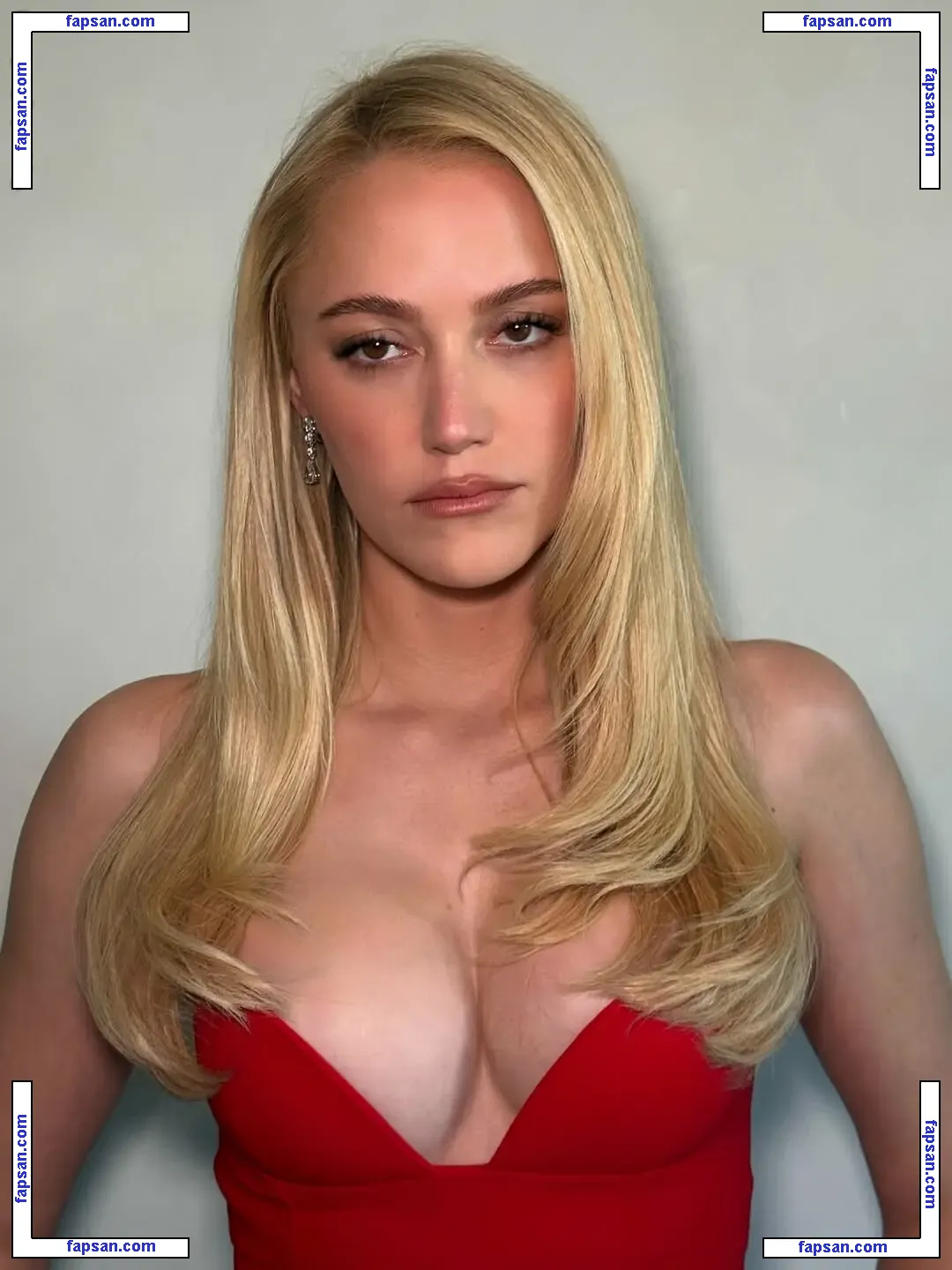 Maika Monroe голая фото #0394 с Онлифанс