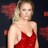 Maika Monroe голая #0159