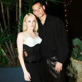 Maika Monroe голая #0371