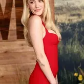 Maika Monroe голая #0378