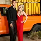 Maika Monroe голая #0385