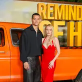 Maika Monroe голая #0388