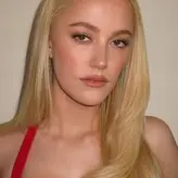 Maika Monroe голая #0393