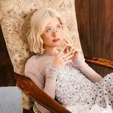 Maisie Peters nude #0116