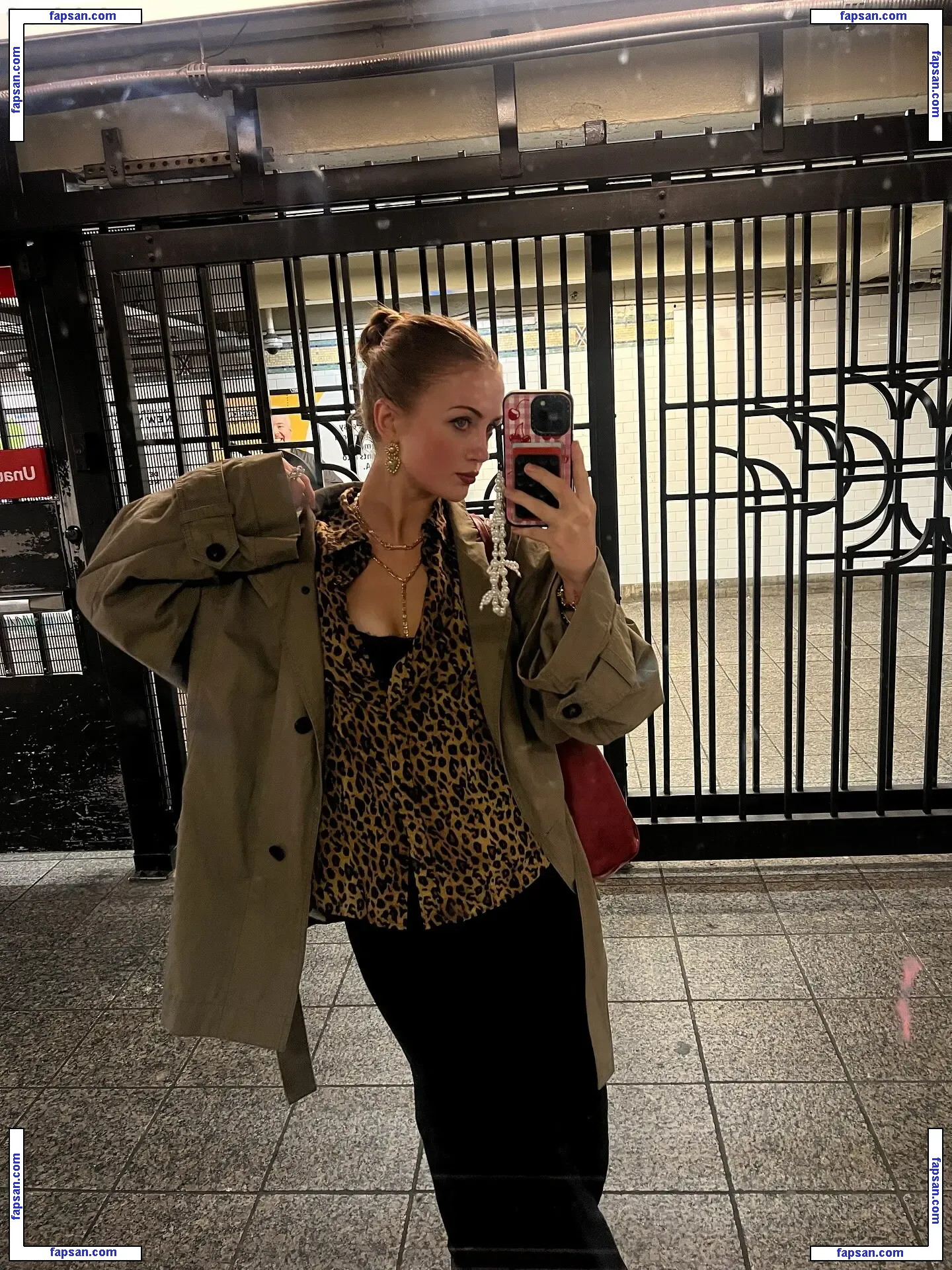 Maisie Smith голая фото #0663 с Онлифанс