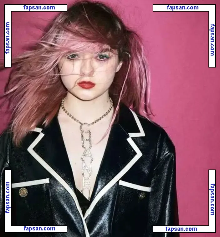 Maisie Williams nude photo #0132 from OnlyFans