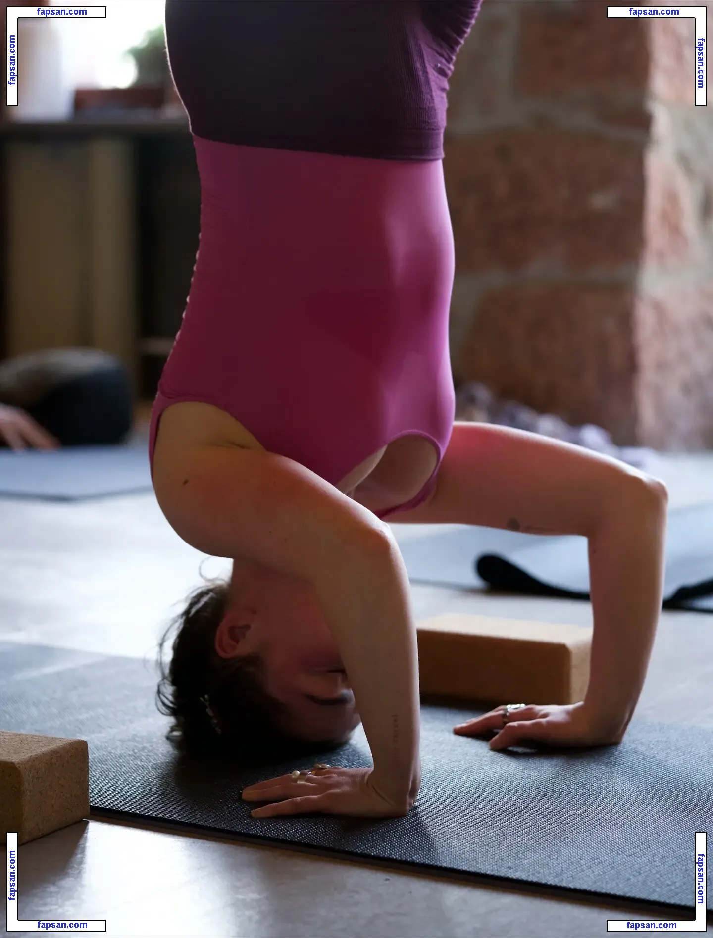 Maisie Williams голая фото #0951 с Онлифанс