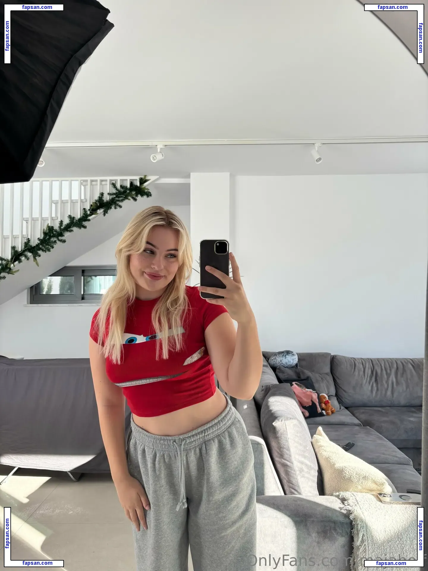 majaholf голая фото #0027 с Онлифанс