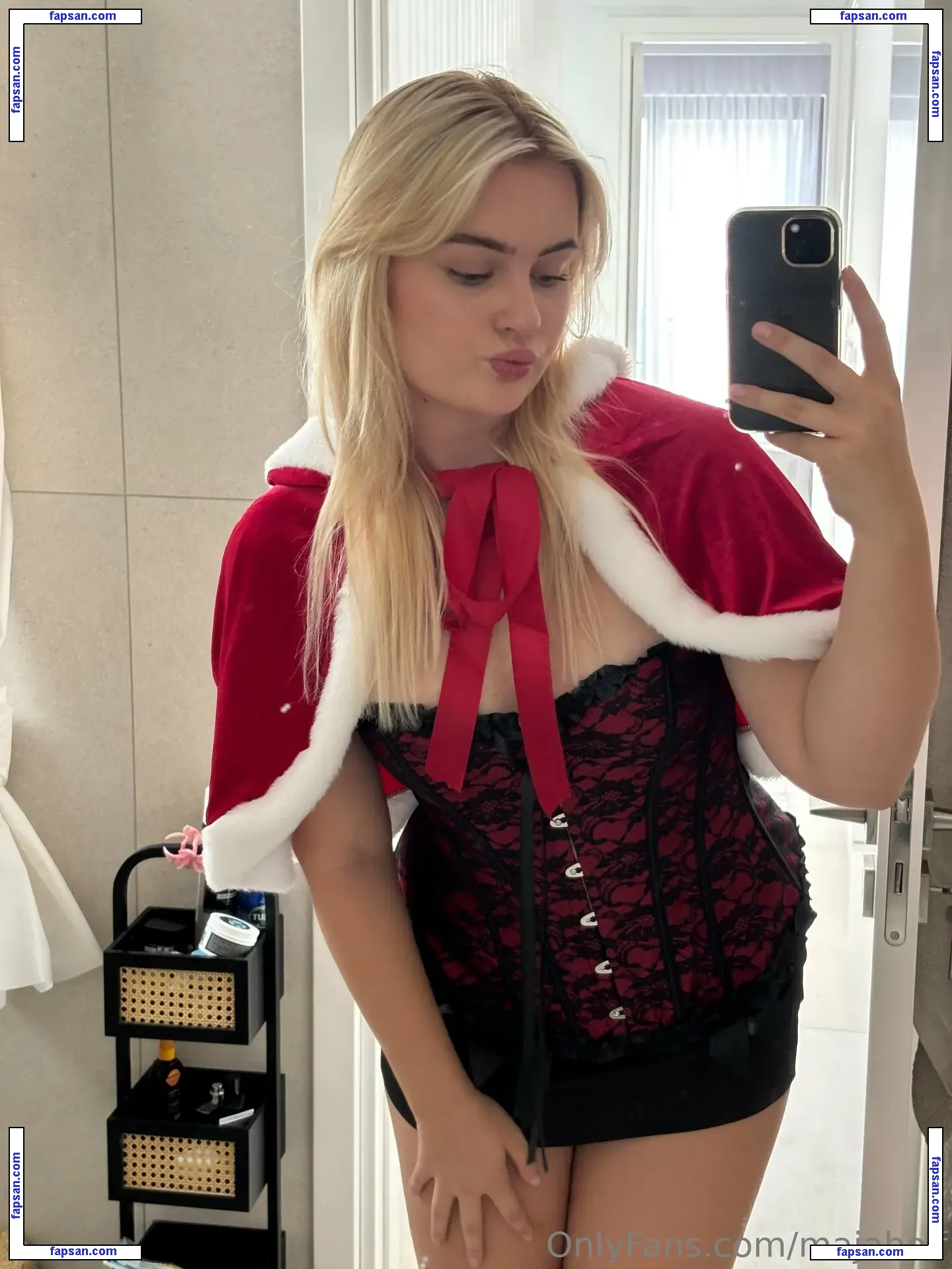 majaholf голая фото #0030 с Онлифанс